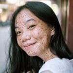 Mujer koreana sonriendo